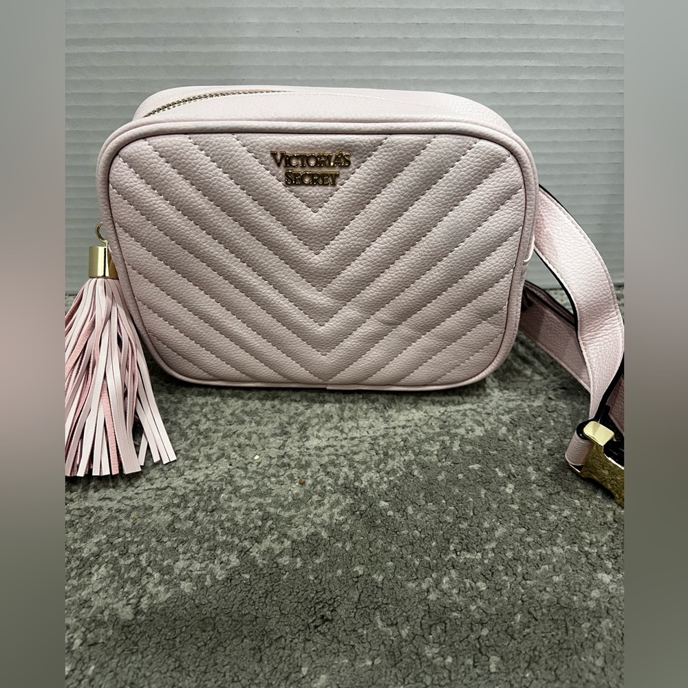 VS soft Quilted Faux Leather Fanny Pack Adjustable Straps, New,